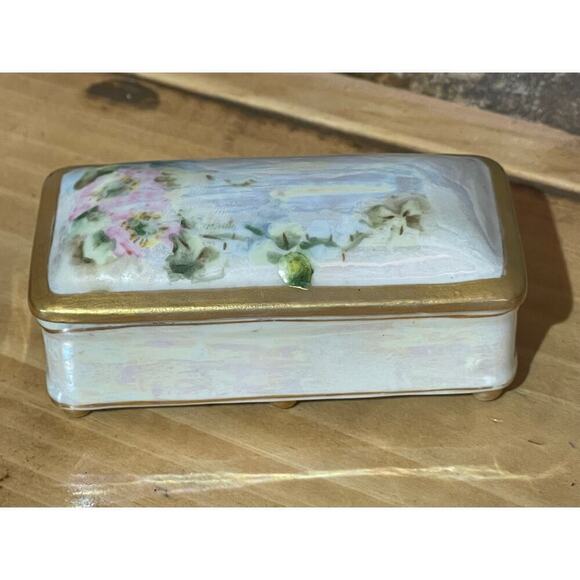 Small Nippon Floral Hand painted Trinket Box With Lid. Gold painted trim - Picture 1 of 5